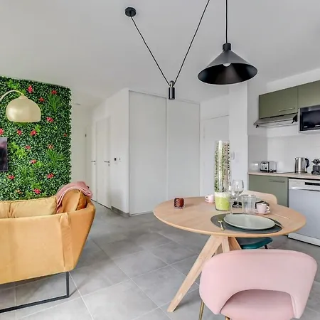 Oiqia Bonnefoy ~ 1 Avec Balcon Apartment *
