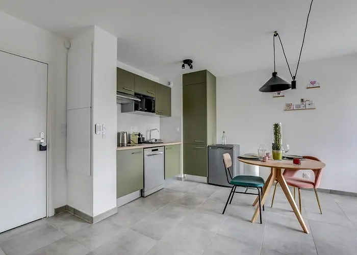 Oiqia Bonnefoy ~ 1 Avec Balcon Apartment