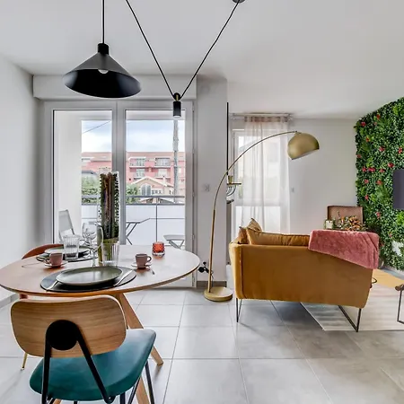 Oiqia Bonnefoy ~ 1 Avec Balcon Apartment