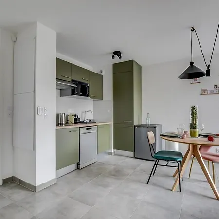 Oiqia Bonnefoy ~ 1 Avec Balcon Apartment